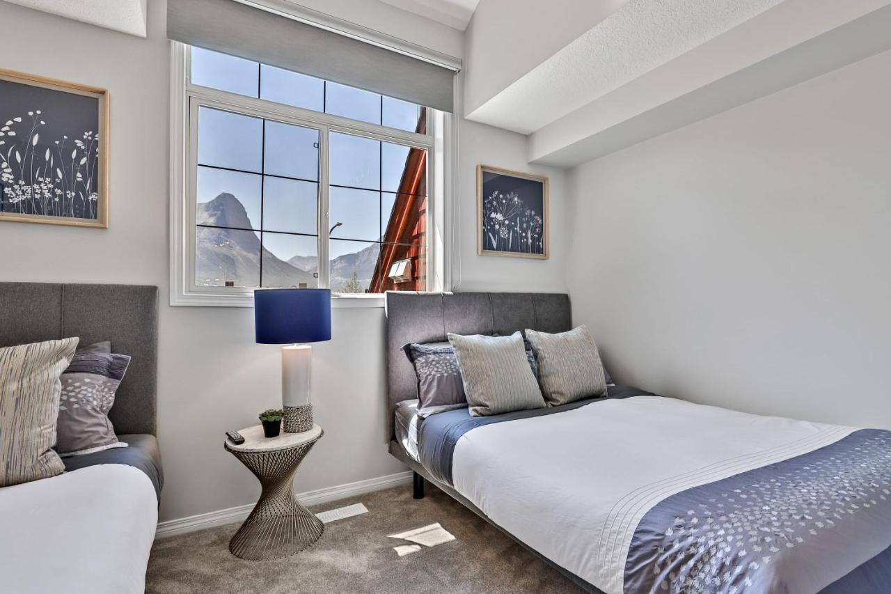 The Lambeth By Samsara Resort Private Entry Panorama Top View 2Br And 2Bth キャンモア エクステリア 写真